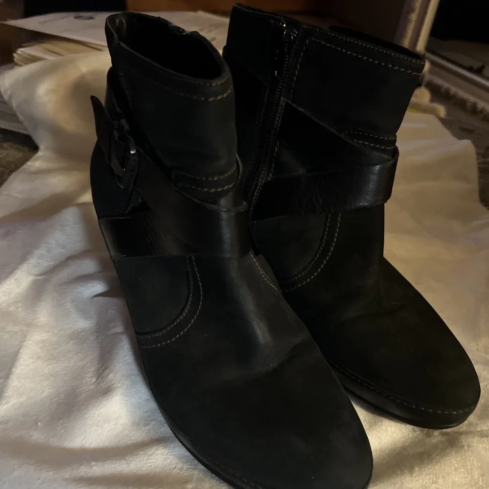Clarks‎ Artisan Black Nubuck 82775 Gallery Art Boots Woman Size 8